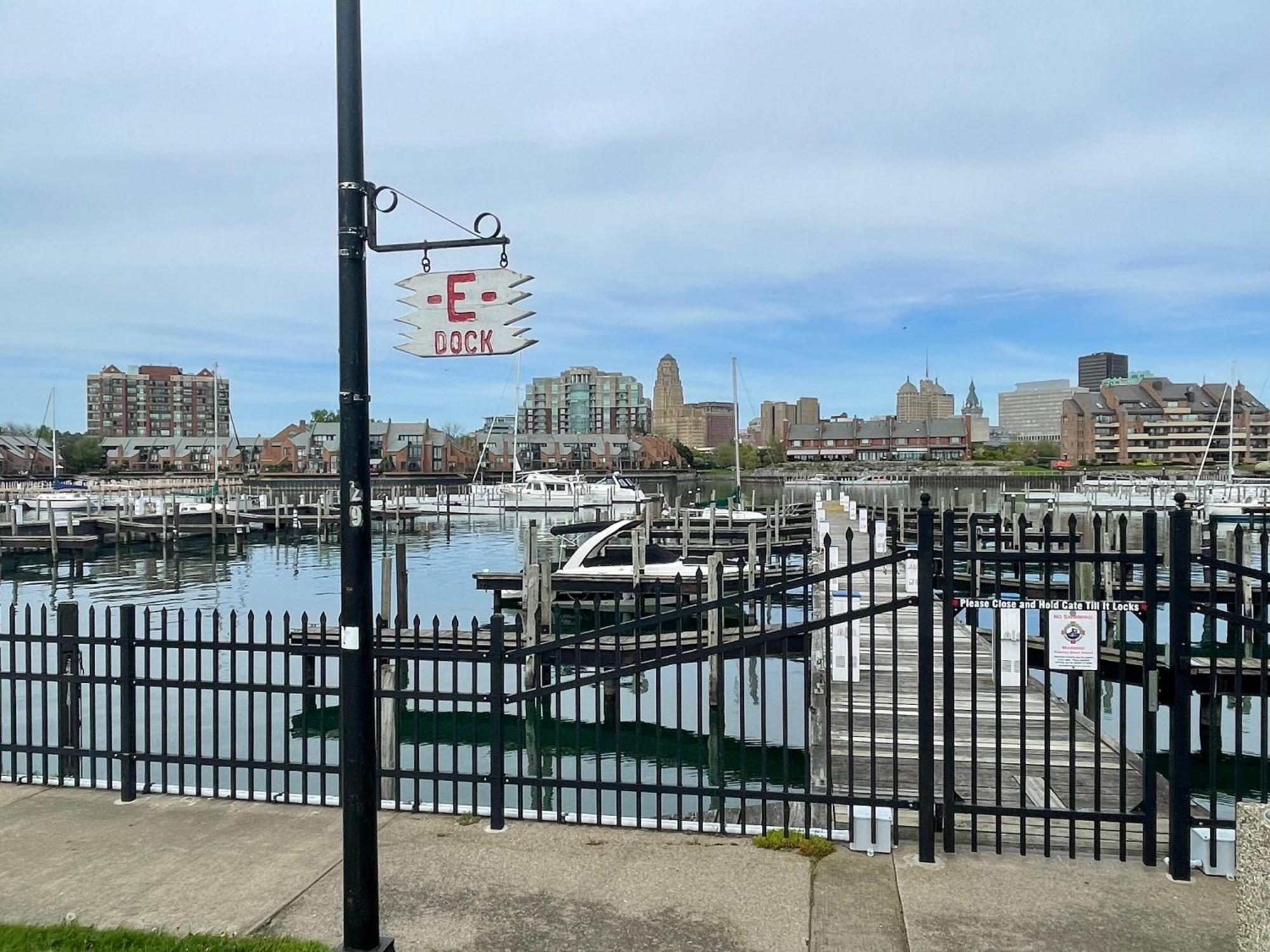 Buffalo'S River Den Екстериор снимка